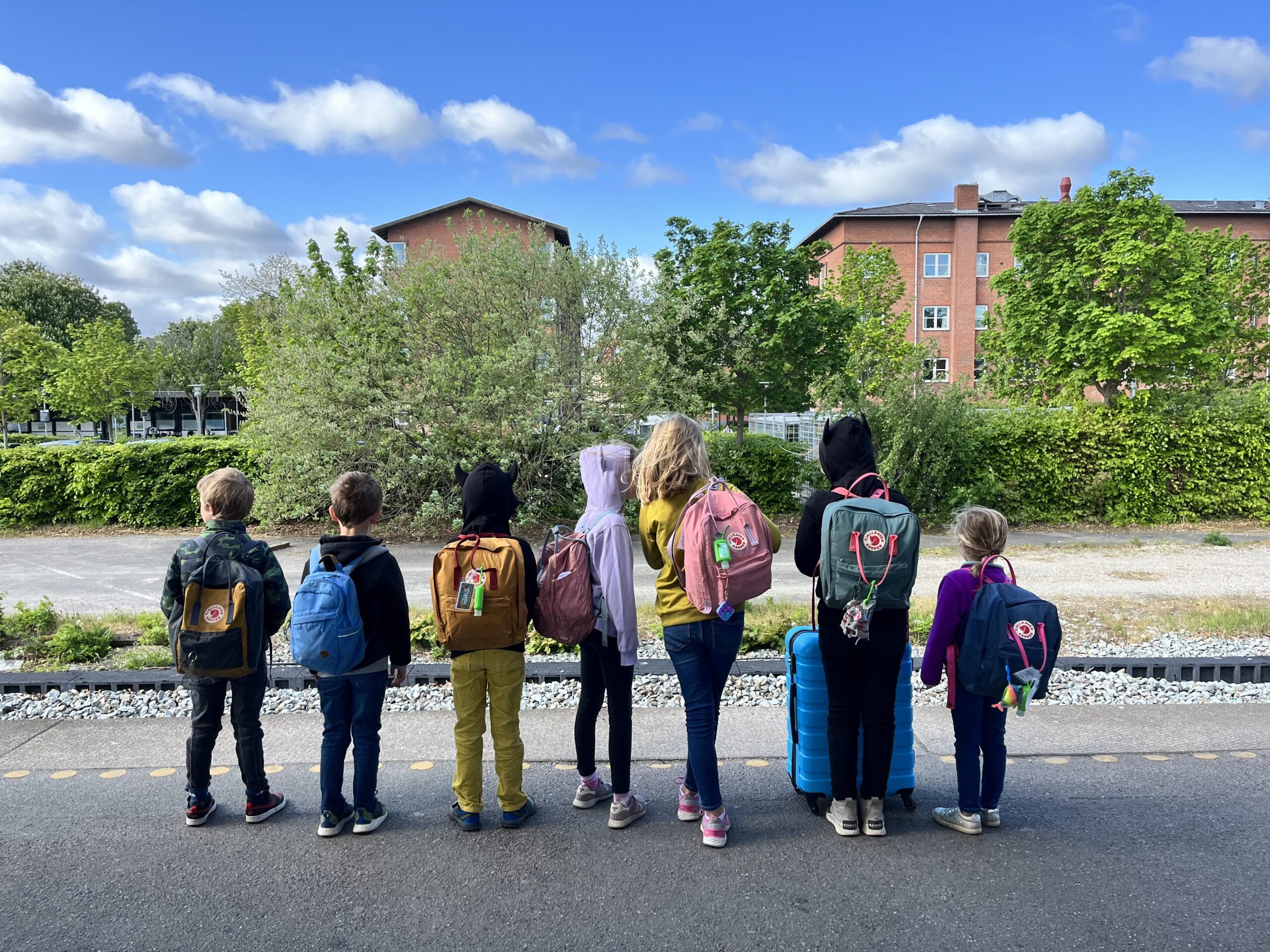 5 ways to save money when booking a family trip
